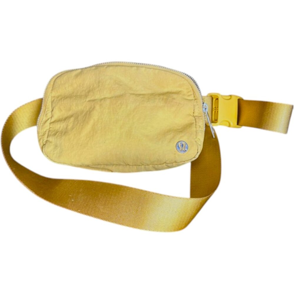 Lululemon Everywhere Belt Bag - Gold Sand - Picture 3 of 10